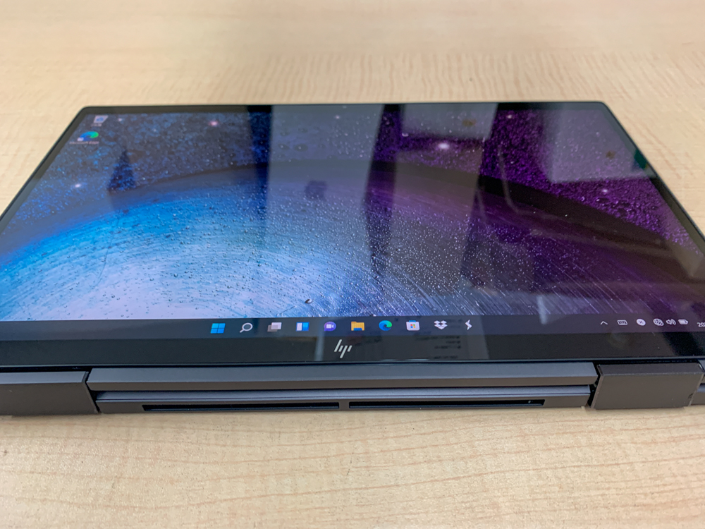 ヒンジが破損で画面が浮き HP ENVY x360 パソコン修理しました。 - パソコン修理専門店【ルキテック】